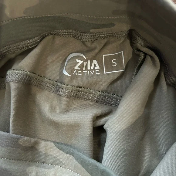 Zyia Unwind Camo Joggers - Picture 2 of 4